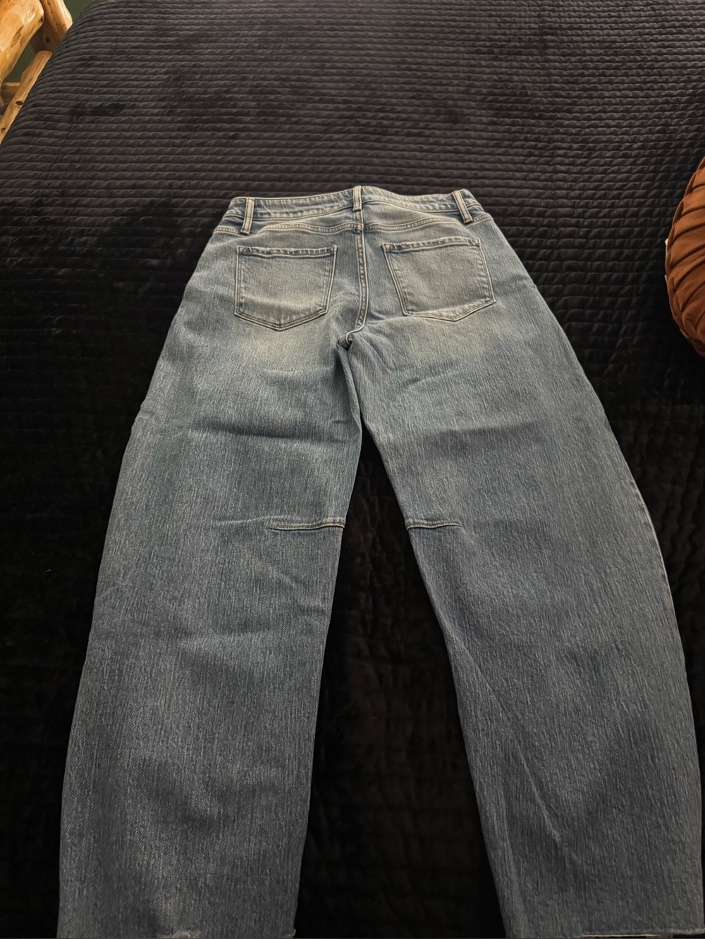Light Blue Wide-Leg Ankle Jeans with Knee Detail - Picture 2 of 2